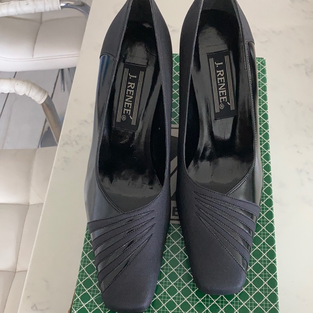 J.Renee Loren Black Patent Pul/Lame size 8